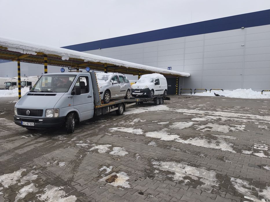 Transport aut i maszyn."Laweta"