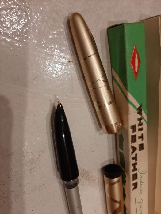 Ручка перьевая с золотым пером