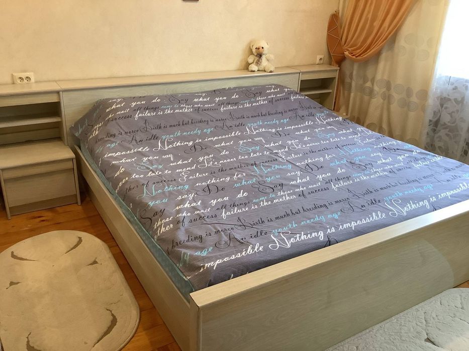 Мебельний гарнітур в спальню.