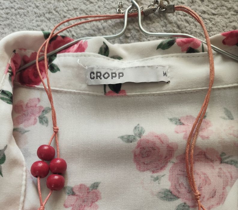 Letnia sukienka w róże CROPP