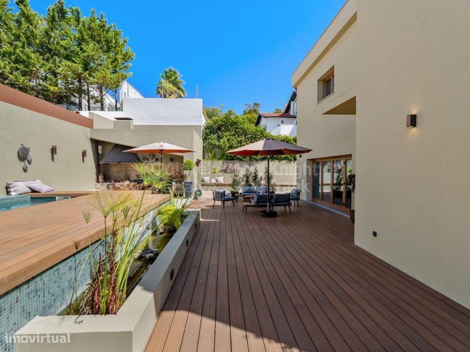 Moradia T4 com piscina para venda no Estoril