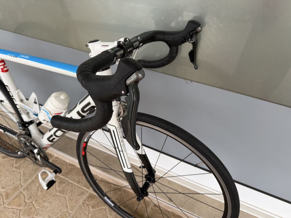 Bicicleta de estrada em carbono! Barata!!