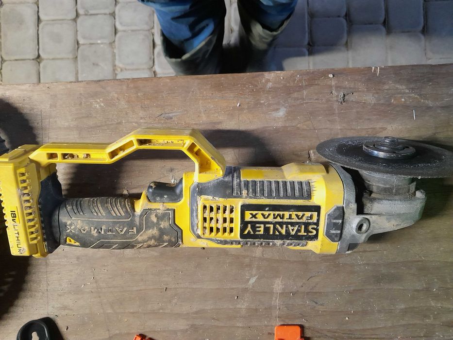 STANLEY Fatmax 18v szlifierka, odkurzacz, ładowarka, 2,4ah