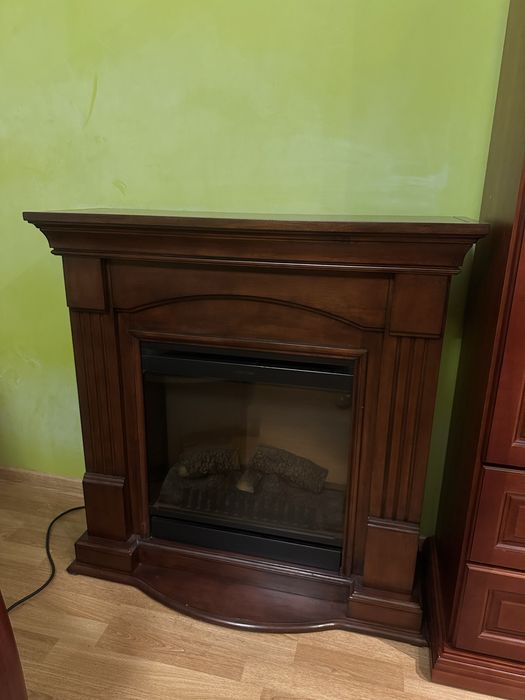 Kominek elektryczny z drewnianą obudową