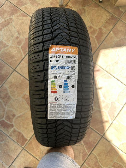 Pneu Novo 215/60/17