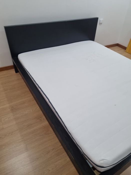 Cama 200x160. Robusta e em bom estado