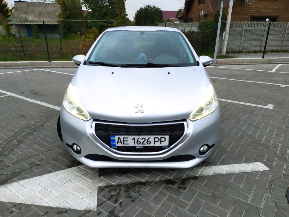 Peugeot 208 Пежо 208 2013