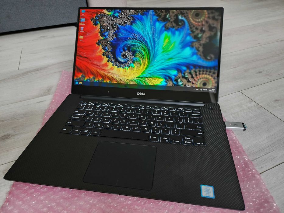 DELL PRECISION 5520 15.6" i7-7820HQ 2.9GHz 8GB RAM 256GB Nvidia M1200