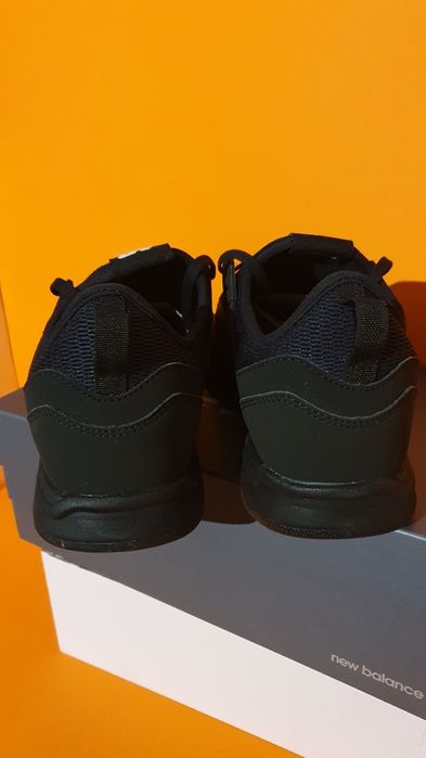Buty sportowe New Balance czarne rozmiar 40.5