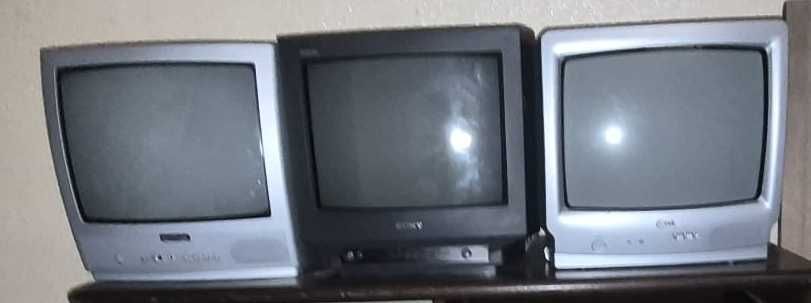 Lote de 3 TVs Antigas CRT / Tubo (Sony Trinitron, LG, Mitsuai) – Ideais para Jogos Retro