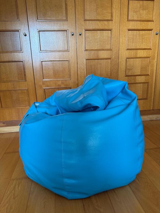 Puff azul  de pele gato preto
