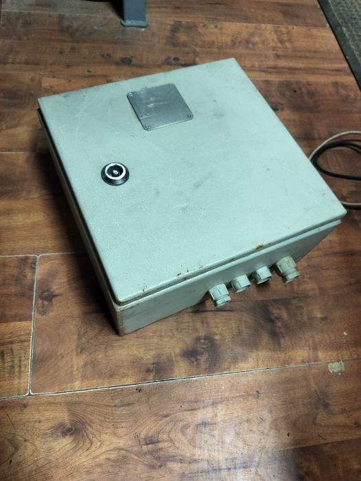 Skrzynka elektryczna metalowa