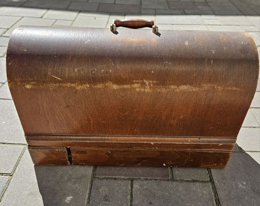 Продам швейную машинку