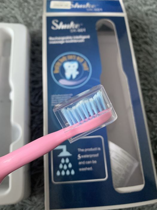 Елетрична зубна щітка на акумуляторі з трьома насадками рожева