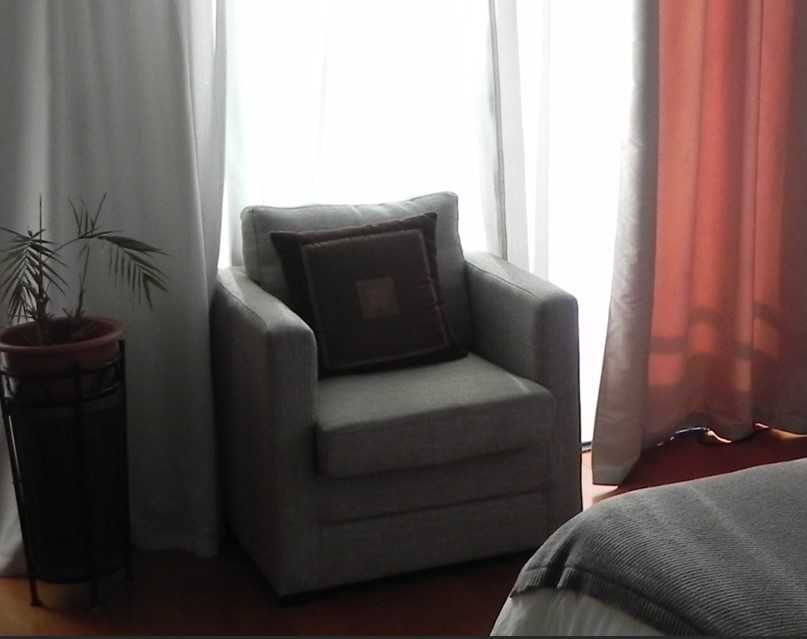 vendo poltrona quarto bom estado