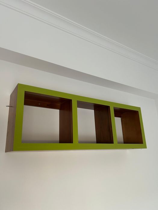 Móvel de parede e cubos decorativos/arrumação