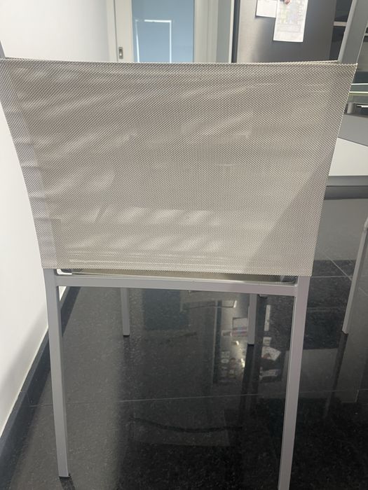 Mesa de cozinha, tampo em vidro, com 4 cadeiras