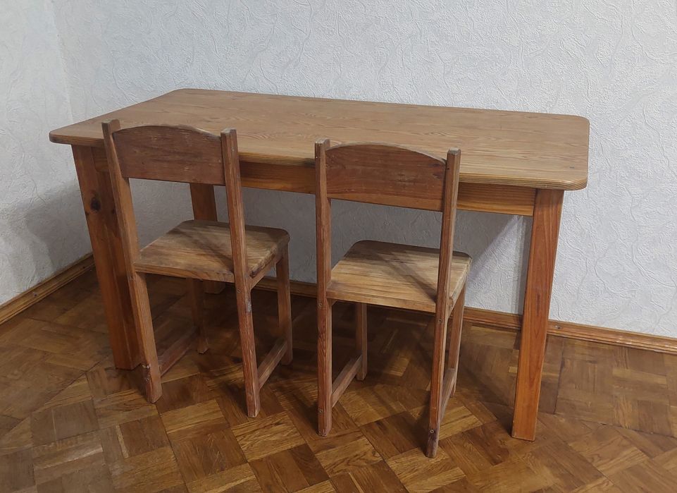 Дитячий дерев'яний стіл та 2 стільці