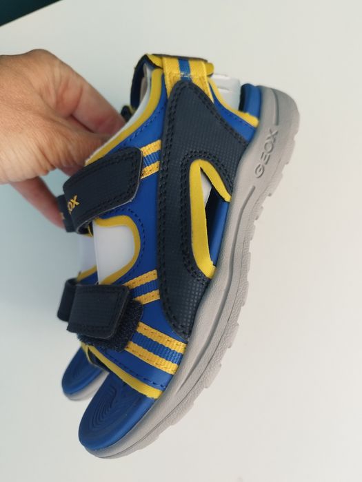 Sandálias Geox tamanho 29