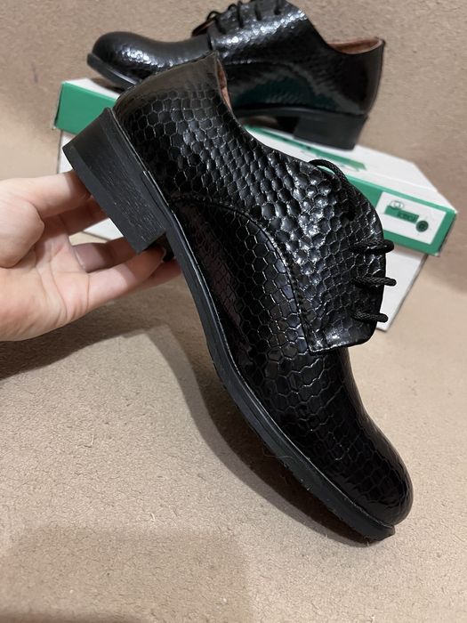 Лаковані черевики