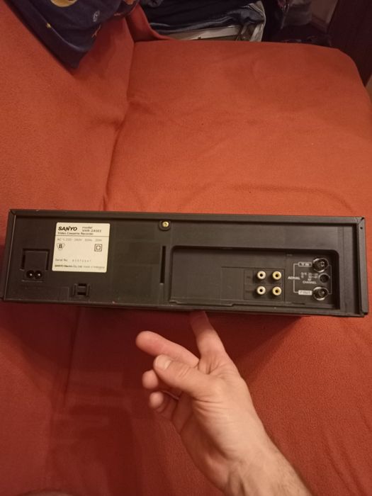 Magnetowid  SANYO VHR-245EE sprawny  Warto !!