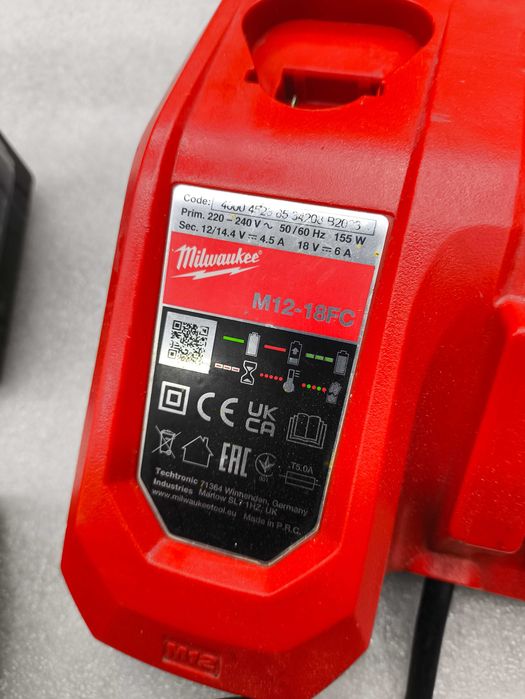 Zestaw Milwaukee M18 Ładowarka M12-18FC +2x akumulator 5Ah baterie