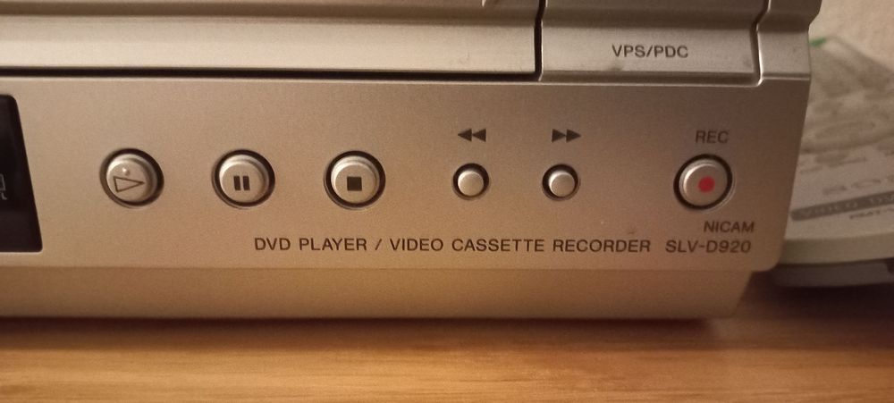 Sony DVD Player / Video cassette recorder SLV-D920