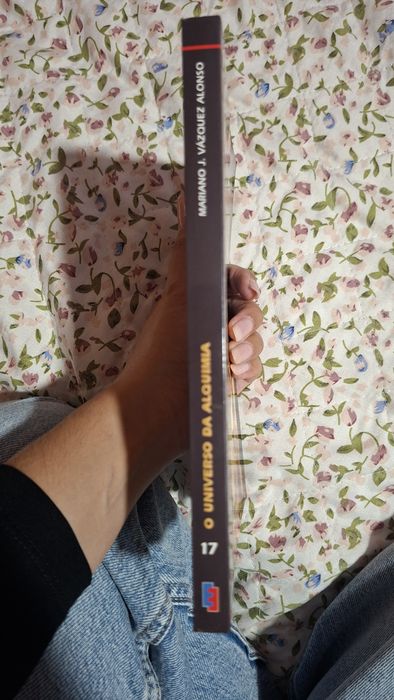 Livro "O universo da alquimia"