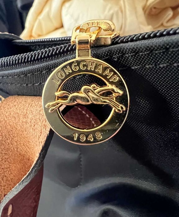 Torba shopper Longchamp czarna, geeignet do transportu komputera