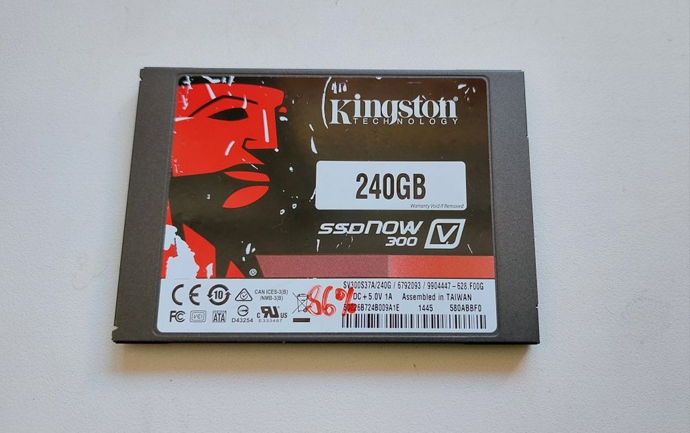 Ssd 2.5" Kingston  240 gb/86%/MLC