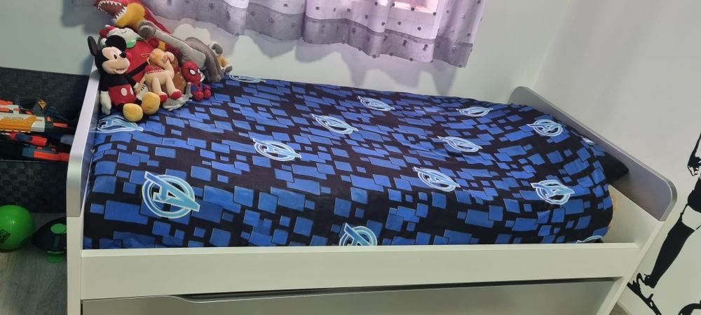 Cama de solteiro com gaveta