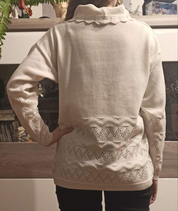 Biały sweter golf ażurowy damski