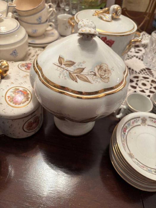 diversos tipos de Louça