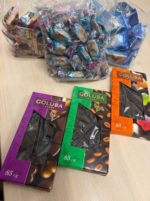 Шоколадки цукерки ТМ Goluba вигідно, чорний шоколад