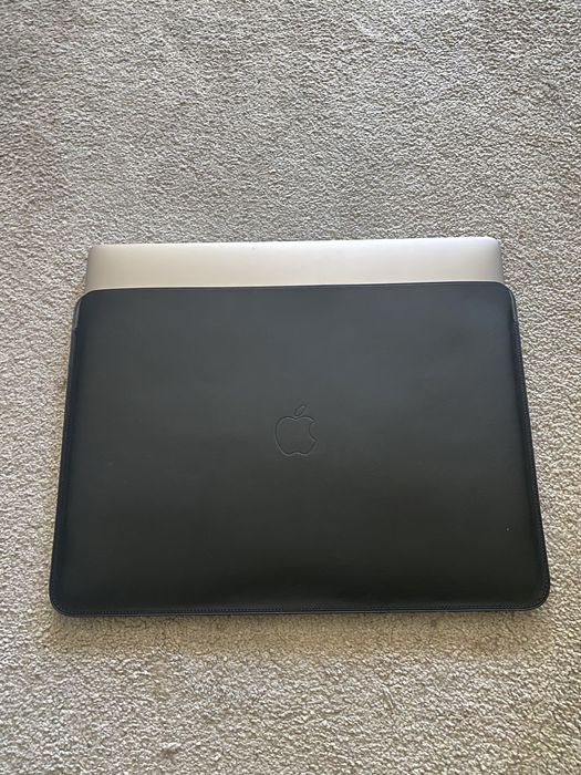 MacBook leather sleeve Apple preto