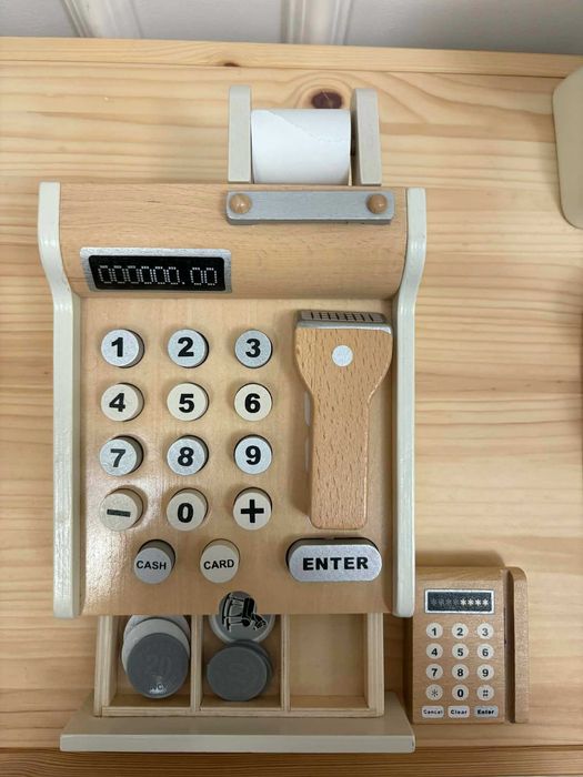 Drewniana kasa zabawkowa