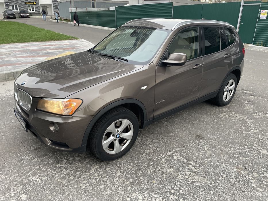 BMW X3 бензин 3.0 атмосфера, в родной краске 2011 г