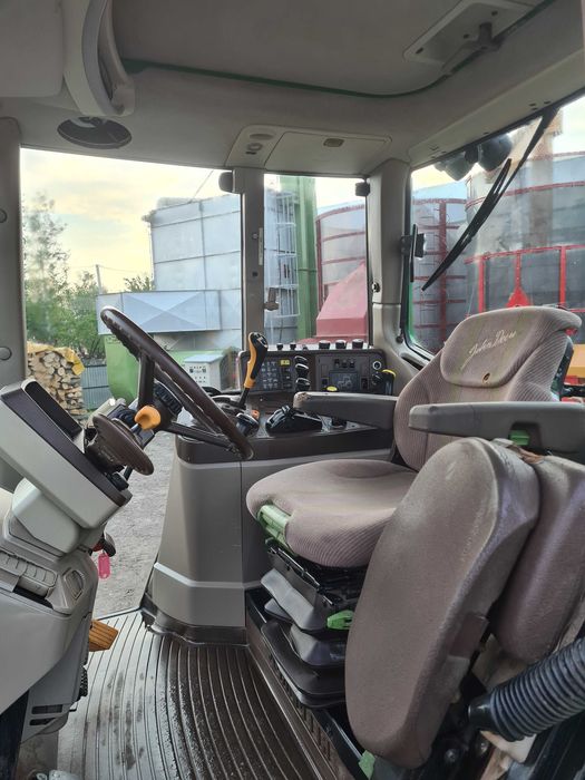 Трактор John Deere 6920