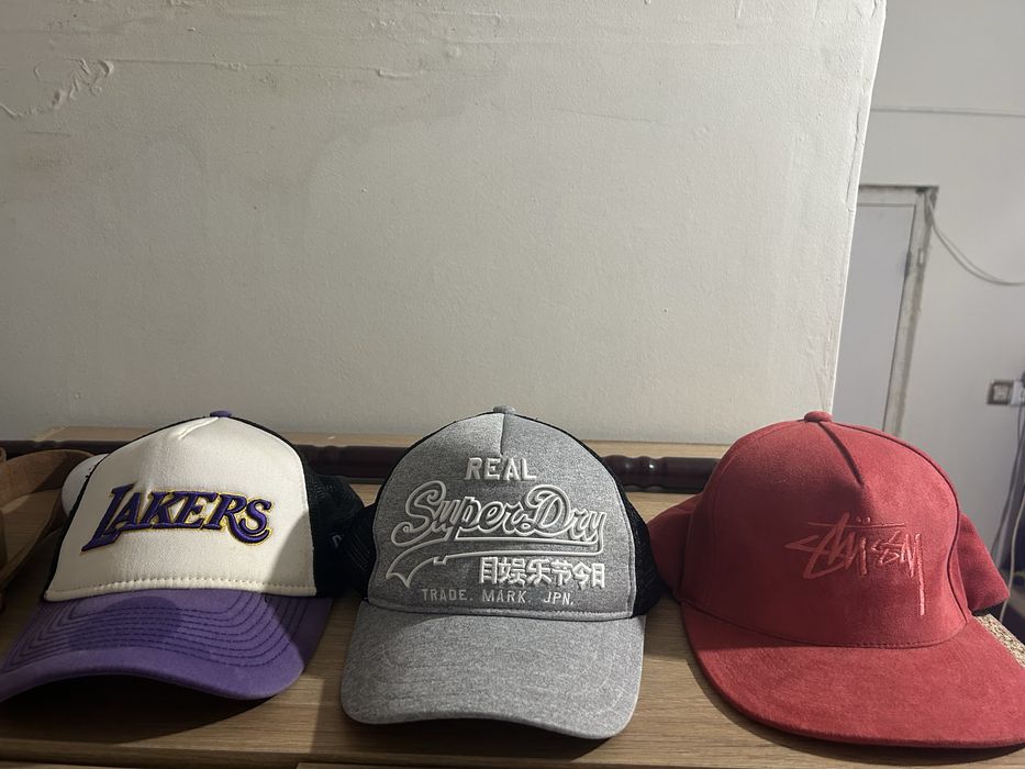 Vendo 3 chapeus