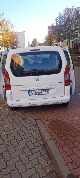 samochod osobowy peugeot