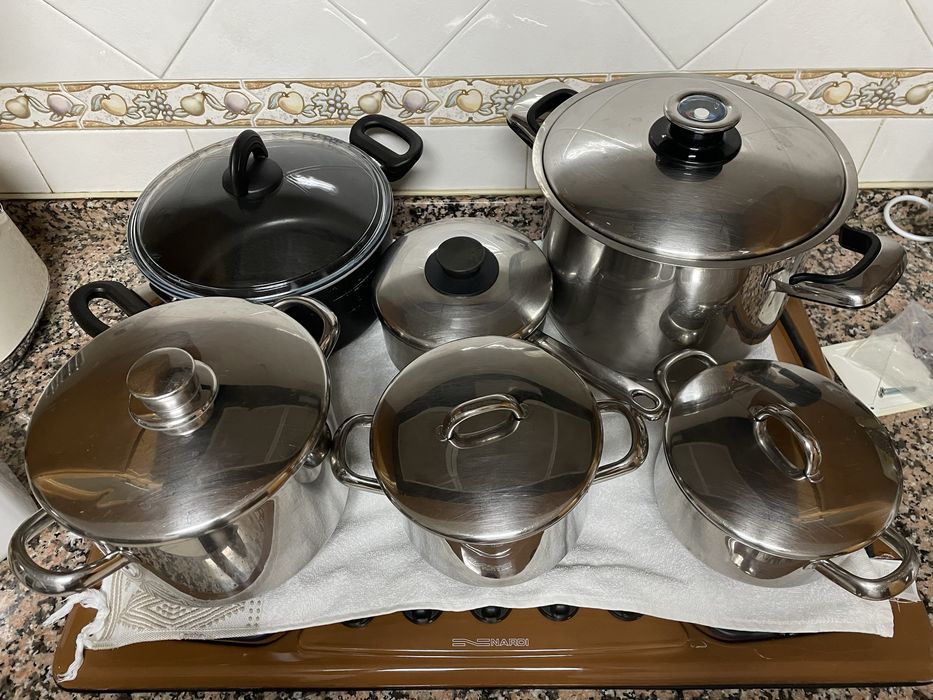 Vendo conjunto de 6 tachos e panelas