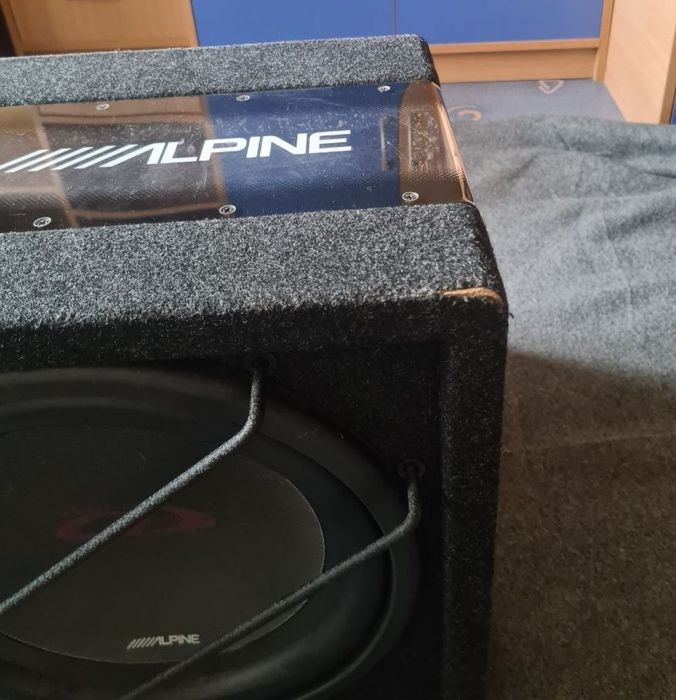 Alpine SBG-1224BR корпусний сабвуфер типу Bass Reflex