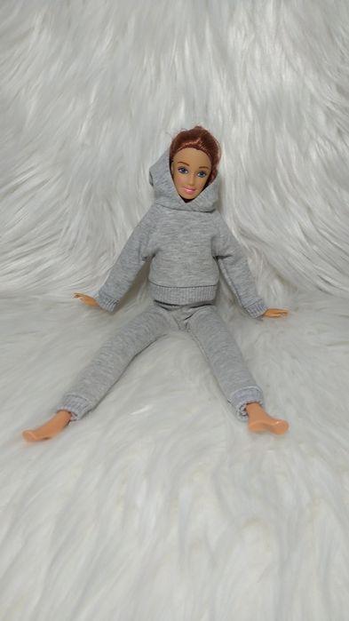 Szary zestaw dresowy dla lalki typu Barbie Anlily