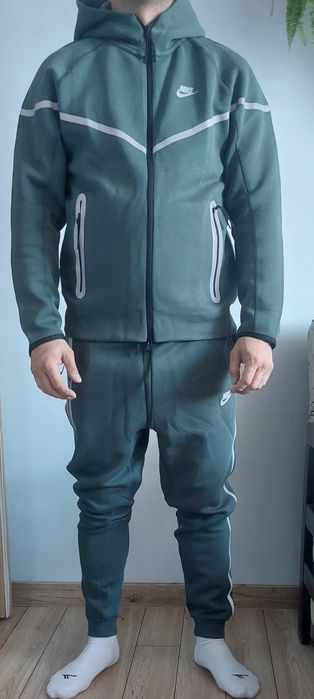 Dres Nike Tech Windrunner r. L