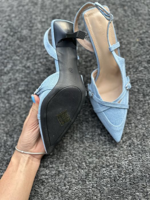 Стильні нові літні туфлі