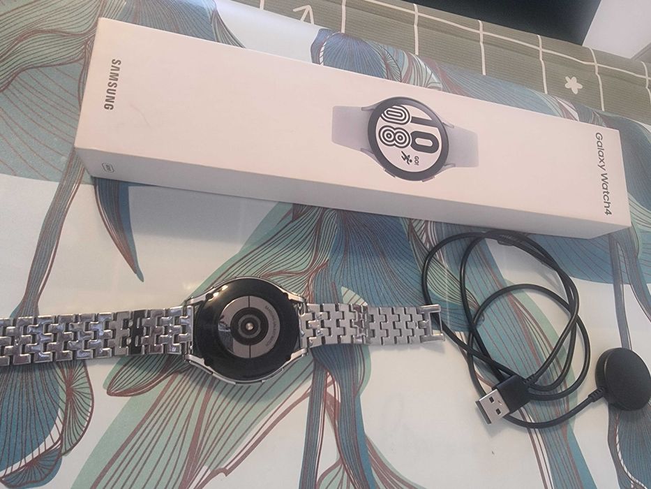 Samsung Galaxy Wotch 4 44 mm idealny + akcesoria