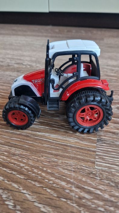 Traktorek truck.