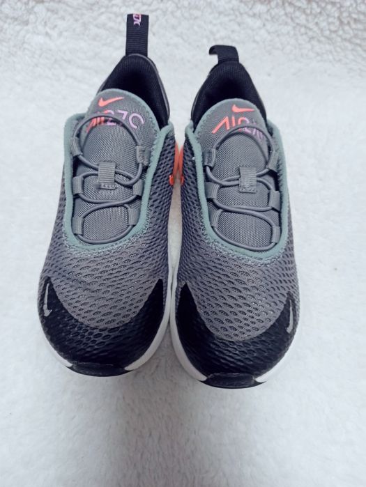 Оригінал NIKE AIR max,27 розмір,устілка 17.5 см,кросівки для дівчинки