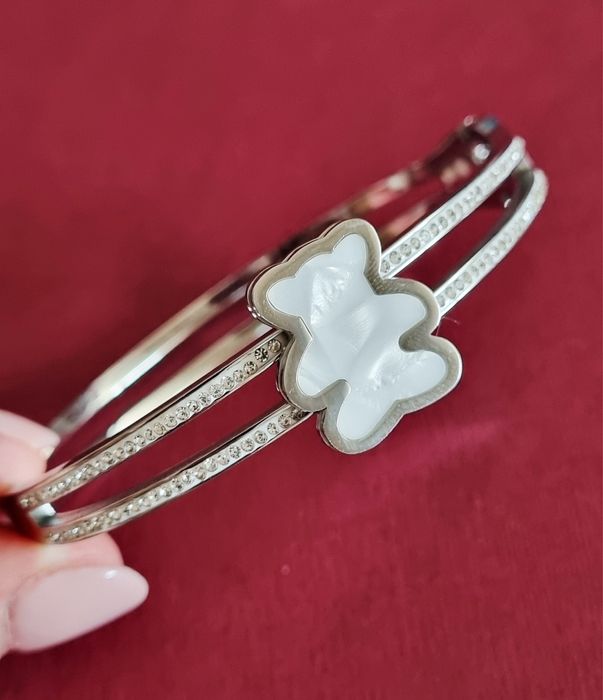 Pulseira/escrava prateada, em aço, com zirconias e um urso em madrepér