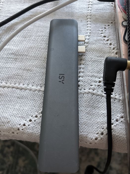 Isy iad-1021 hub usb c